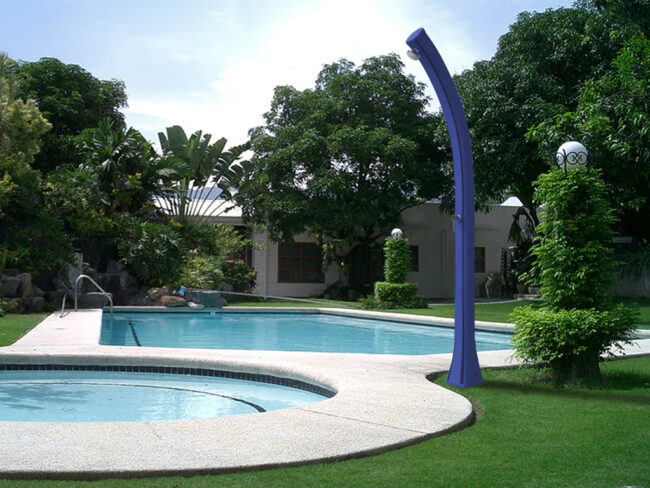 The HAPPY H100 Solar shower by ARKEMA DESIGN-Violet color.